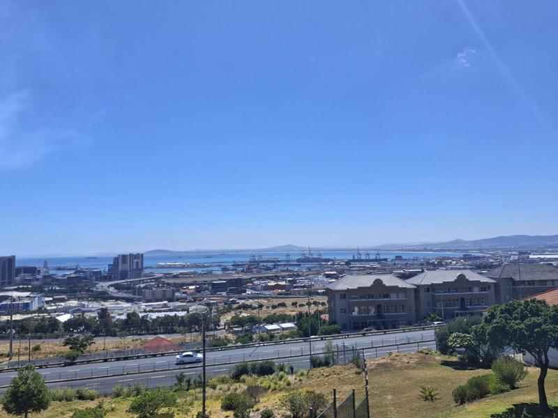 2 Bedroom Property for Sale in Vredehoek Western Cape